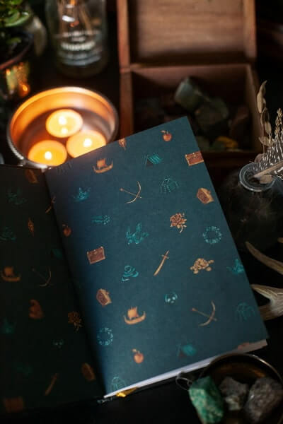 Монстры и волшебные существа: русские сказки и европейские мифы с иллюстрациями Аны Награни