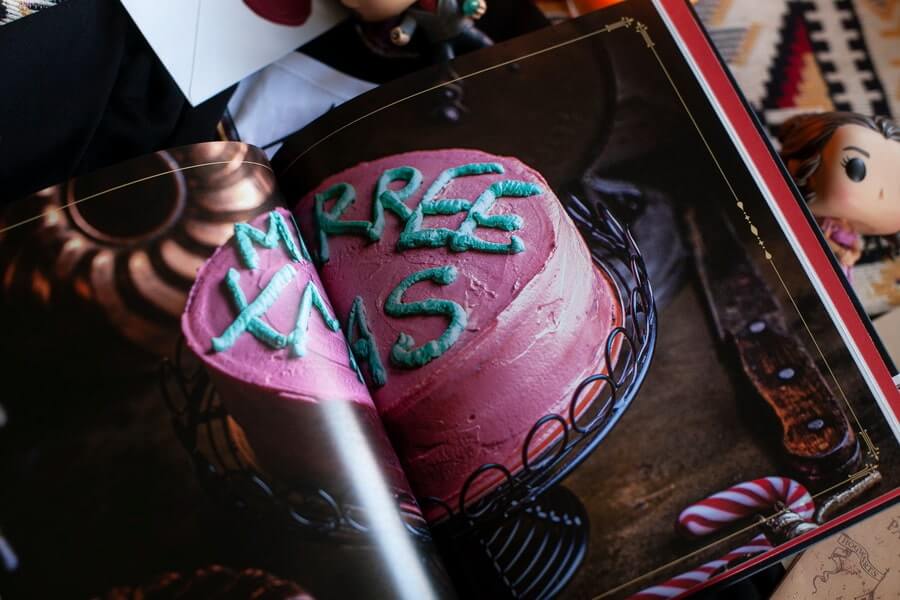 Волшебные блюда и выпечка с Гарри Поттером. Праздничная магия от хлеба на метле до торта Хагрида и апельсиновой карамели