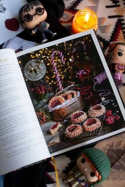 Волшебные блюда и выпечка с Гарри Поттером. Праздничная магия от хлеба на метле до торта Хагрида и апельсиновой карамели