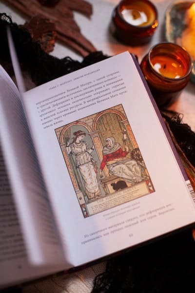 Веретено Бабы-Яги. Большуха над ведьмами, святочные гадания, ритуальные побои и женская инициация в русских сказках